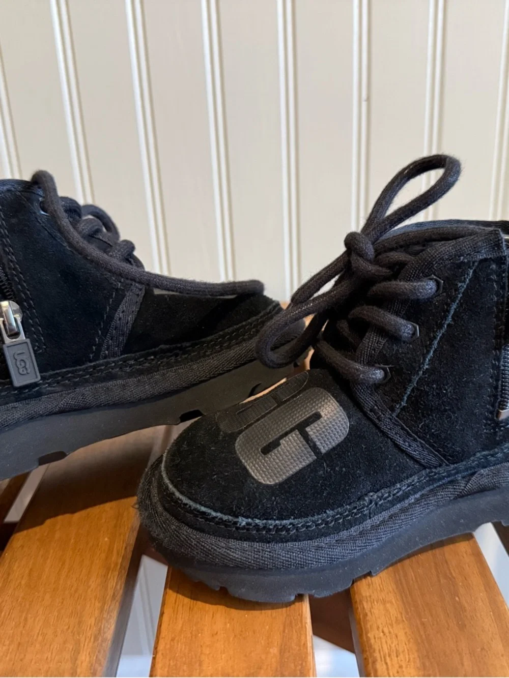 UGG Kids Black Lace-Up Scatter Logo Boots‎